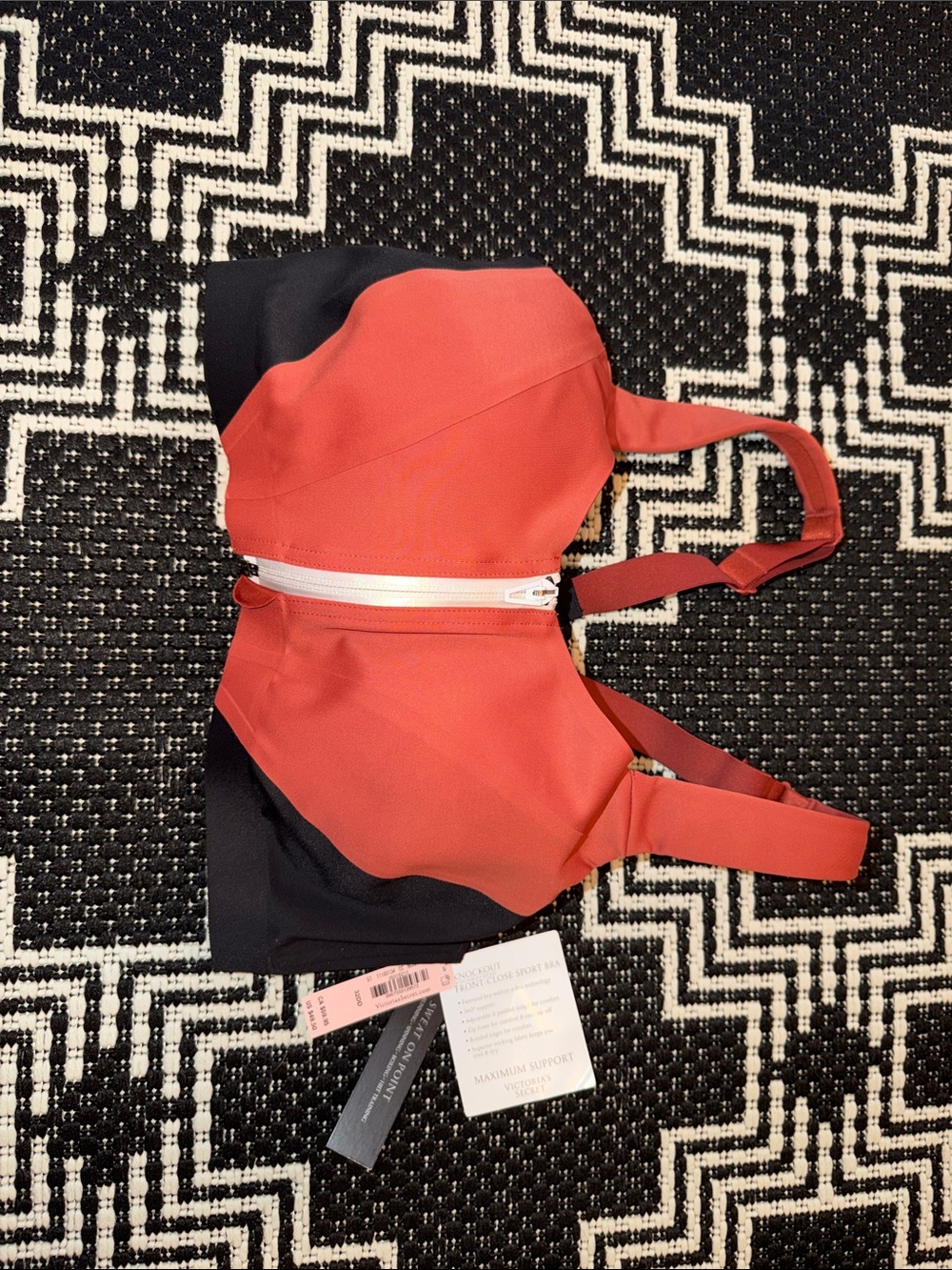 nWT Victoria’s Secret 32DD Knockout front close sports bra - Picture 1 of 4